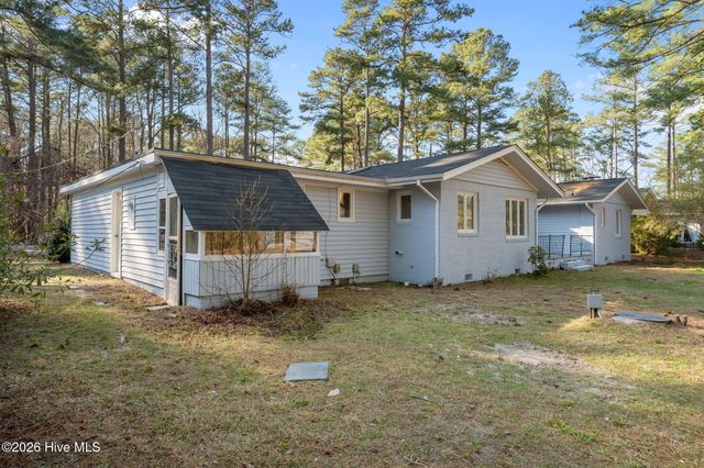 10 Fairway Drive, Whispering Pines, NC 28327