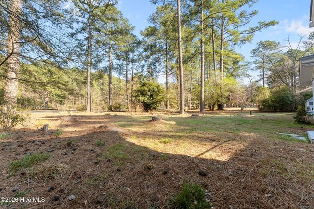 10 Fairway Drive, Whispering Pines, NC 28327