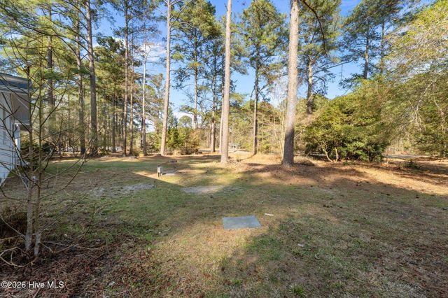10 Fairway Drive, Whispering Pines, NC 28327