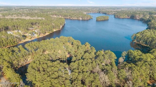 10 Fairway Drive, Whispering Pines, NC 28327