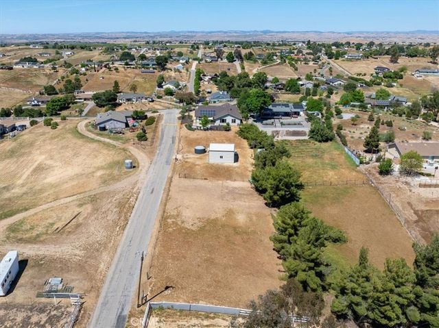 5880 Silverado Place, Paso Robles, CA 93446