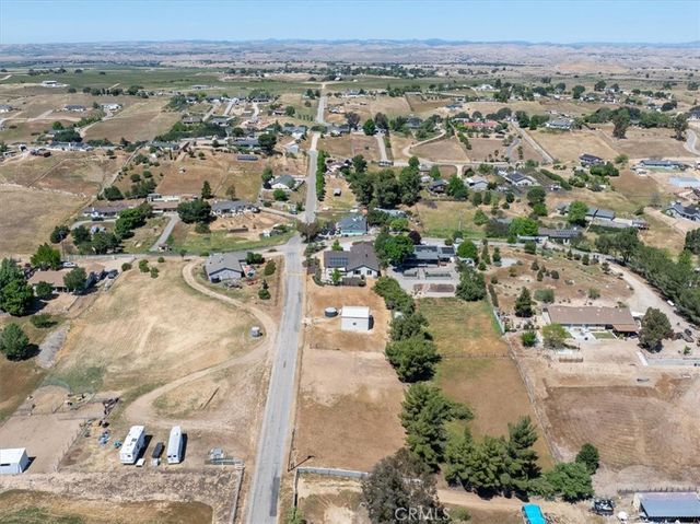 5880 Silverado Place, Paso Robles, CA 93446