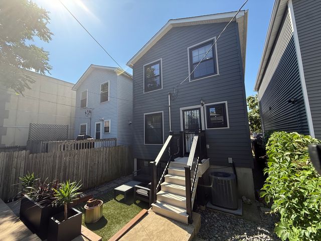 2514 W Washington Boulevard, Chicago, IL 60612