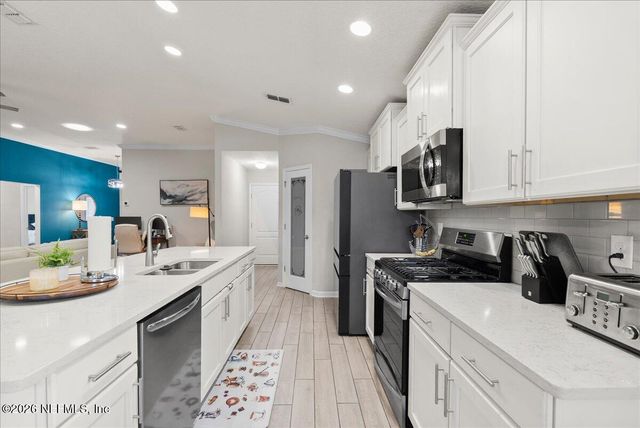 98 GLASGOW Drive, St. Johns, FL 32259