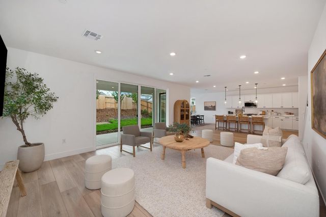 216 Vectra Ct, Roseville, CA 95747