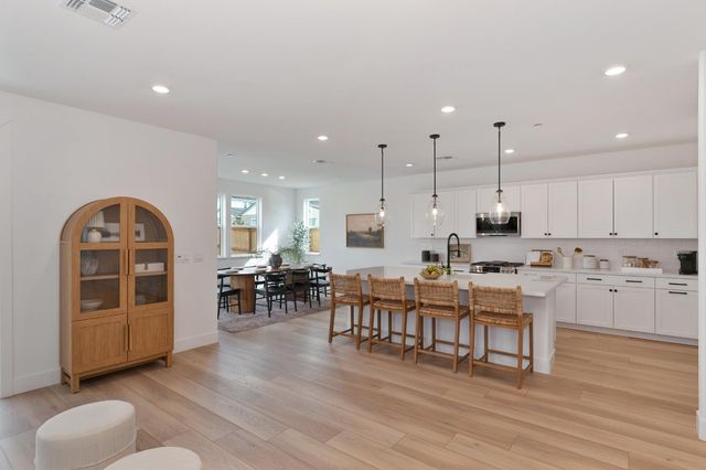 216 Vectra Ct, Roseville, CA 95747