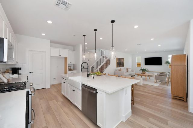 216 Vectra Ct, Roseville, CA 95747