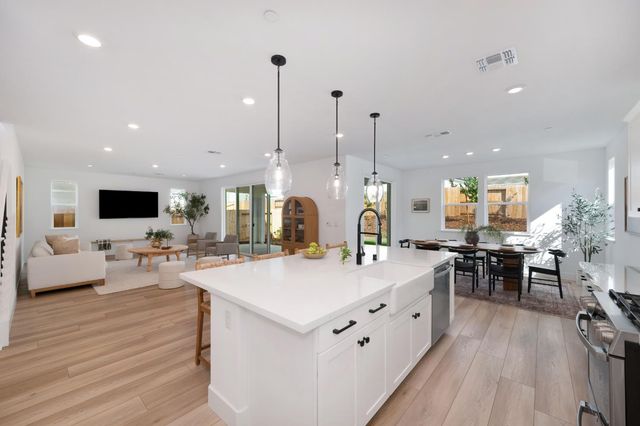 216 Vectra Ct, Roseville, CA 95747