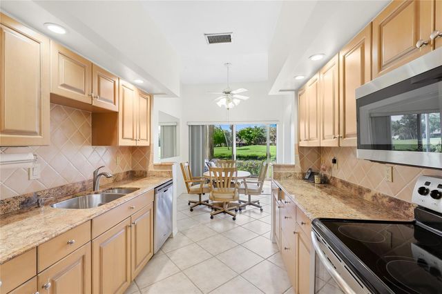 5590 GOLF POINTE DRIVE 5590, Sarasota, FL 34243