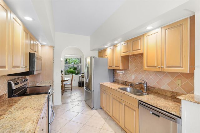 5590 GOLF POINTE DRIVE 5590, Sarasota, FL 34243
