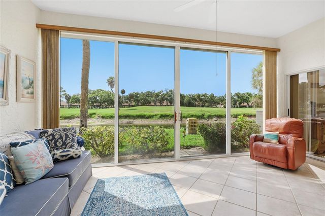 5590 GOLF POINTE DRIVE 5590, Sarasota, FL 34243
