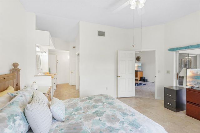 5590 GOLF POINTE DRIVE 5590, Sarasota, FL 34243