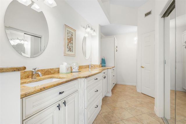 5590 GOLF POINTE DRIVE 5590, Sarasota, FL 34243