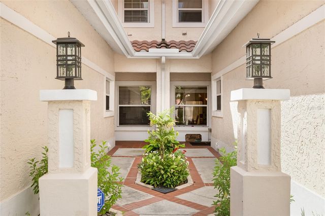 5590 GOLF POINTE DRIVE 5590, Sarasota, FL 34243