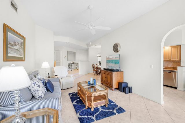 5590 GOLF POINTE DRIVE 5590, Sarasota, FL 34243