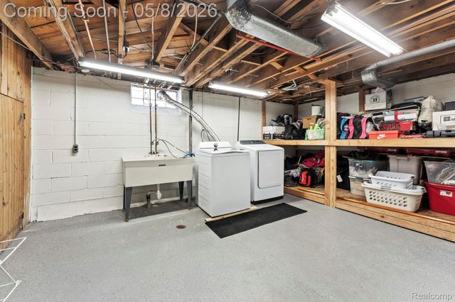 15737 Oceana Avenue, Allen Park, MI 48101
