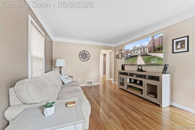 15737 Oceana Avenue, Allen Park, MI 48101