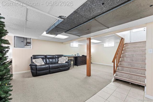 15737 Oceana Avenue, Allen Park, MI 48101