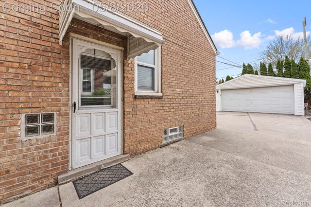 15737 Oceana Avenue, Allen Park, MI 48101