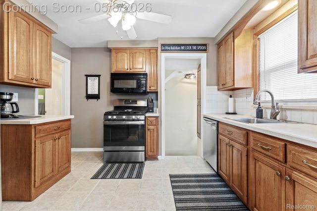 15737 Oceana Avenue, Allen Park, MI 48101