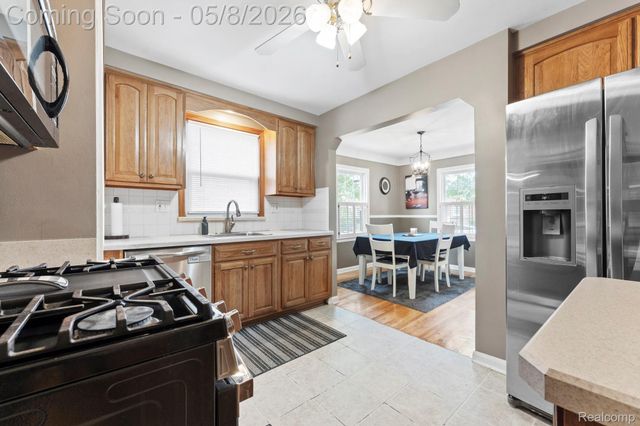 15737 Oceana Avenue, Allen Park, MI 48101