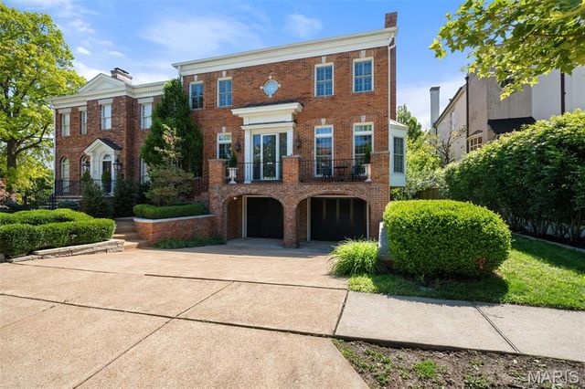166 N Central Avenue, Clayton, MO 63105