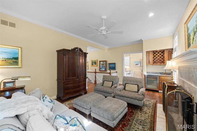 166 N Central Avenue, Clayton, MO 63105