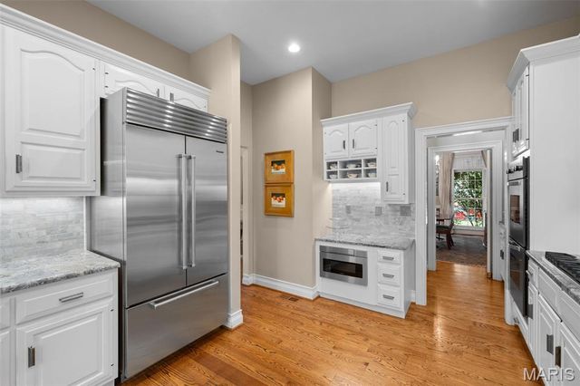 166 N Central Avenue, Clayton, MO 63105