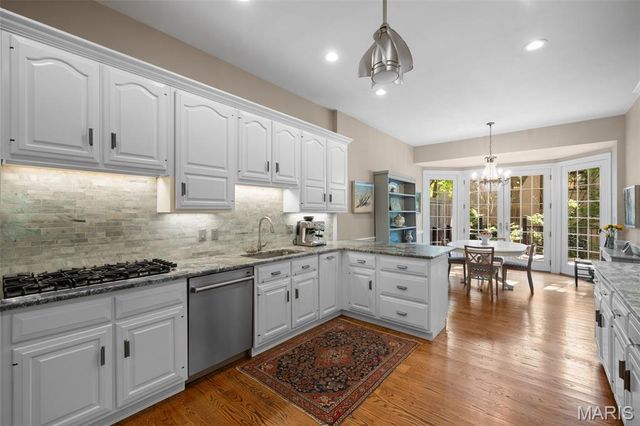 166 N Central Avenue, Clayton, MO 63105