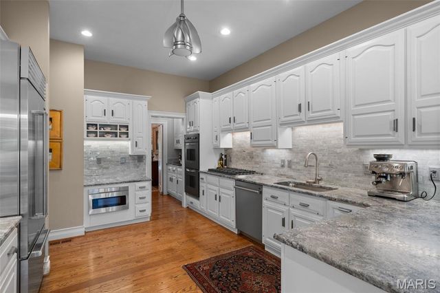 166 N Central Avenue, Clayton, MO 63105