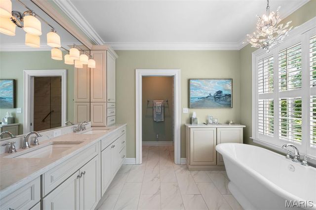 166 N Central Avenue, Clayton, MO 63105