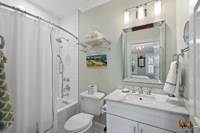 166 N Central Avenue, Clayton, MO 63105