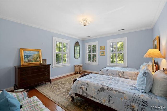 166 N Central Avenue, Clayton, MO 63105