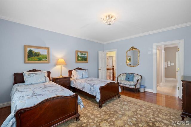 166 N Central Avenue, Clayton, MO 63105