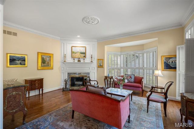 166 N Central Avenue, Clayton, MO 63105