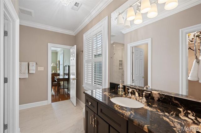 166 N Central Avenue, Clayton, MO 63105