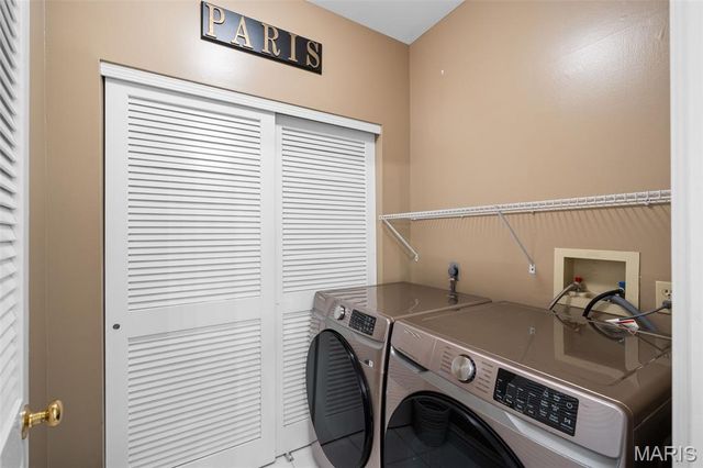 166 N Central Avenue, Clayton, MO 63105