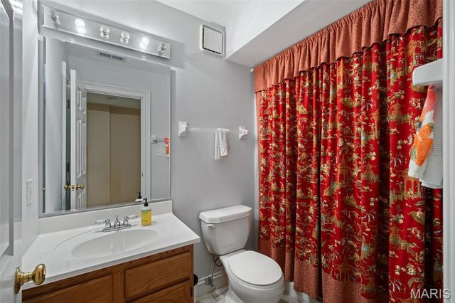 166 N Central Avenue, Clayton, MO 63105