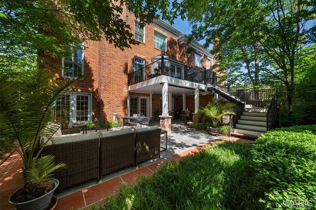 166 N Central Avenue, Clayton, MO 63105