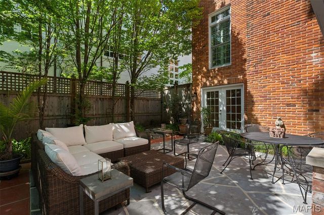 166 N Central Avenue, Clayton, MO 63105