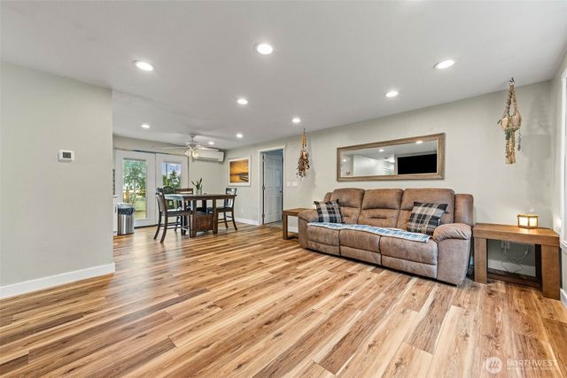 621 Crockett Lake Drive, Coupeville, WA 98239