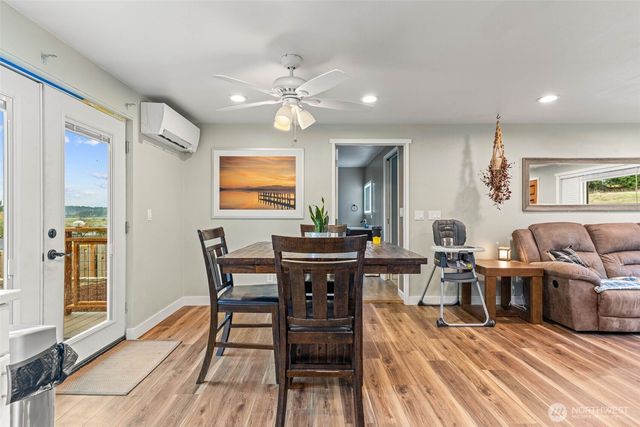 621 Crockett Lake Drive, Coupeville, WA 98239