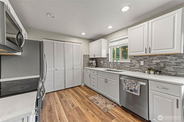 621 Crockett Lake Drive, Coupeville, WA 98239