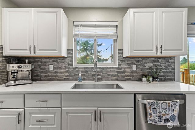 621 Crockett Lake Drive, Coupeville, WA 98239