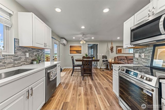 621 Crockett Lake Drive, Coupeville, WA 98239