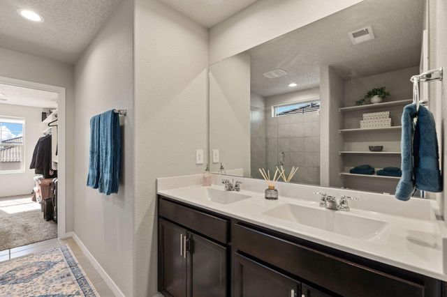 885 Tazanita Loop SE, Rio Rancho, NM 87124