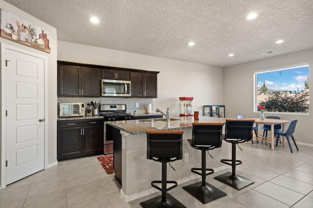 885 Tazanita Loop SE, Rio Rancho, NM 87124