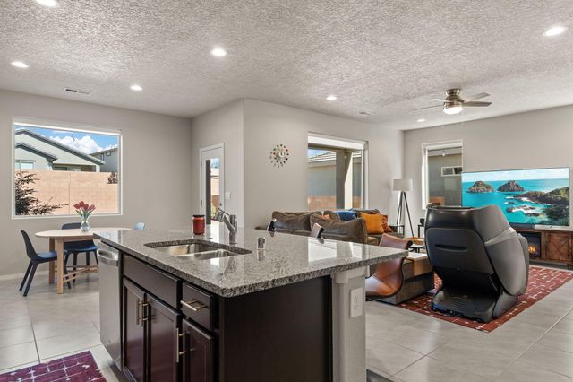 885 Tazanita Loop SE, Rio Rancho, NM 87124