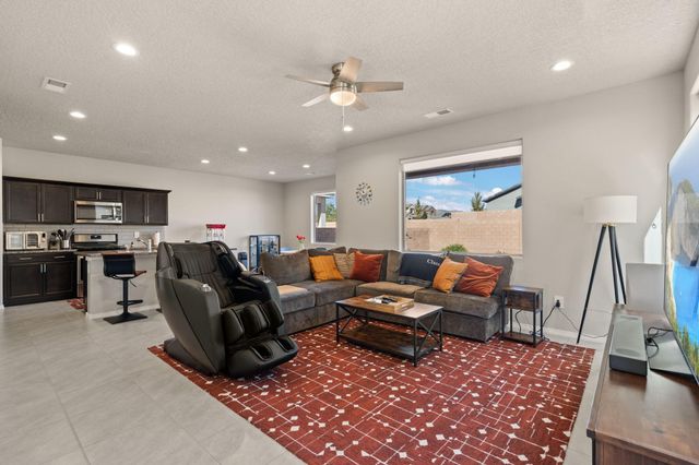 885 Tazanita Loop SE, Rio Rancho, NM 87124