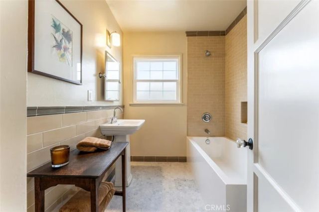 6525 Ruffner Avenue, Lake Balboa, CA 91406